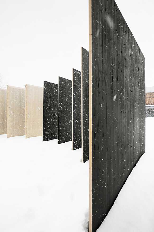 From the simplicity of the form to the depth of the art: Town Enclosure, a laminated wood installation