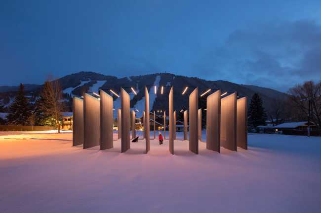From the simplicity of the form to the depth of the art: Town Enclosure, a laminated wood installation