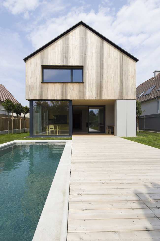 House W1T in legno e cemento per un abitare sostenibile e un’architettura dai volumi dinamici