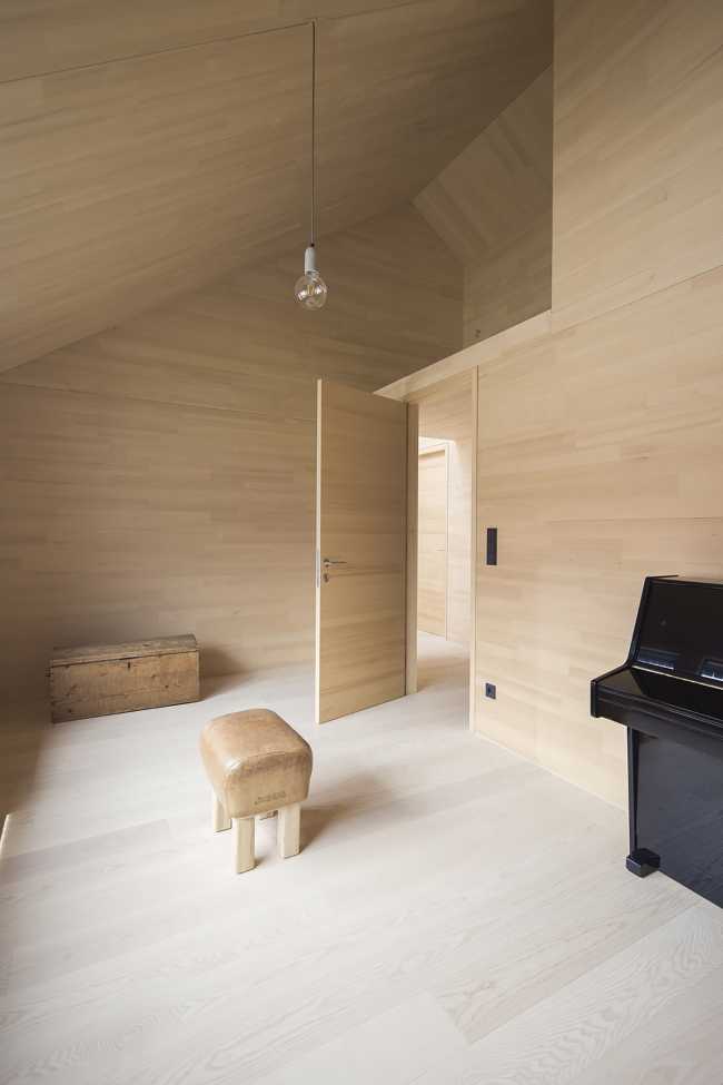 House W1T in legno e cemento per un abitare sostenibile e un’architettura dai volumi dinamici