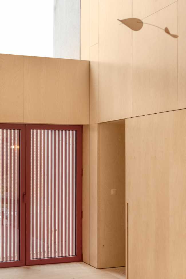 Transformer un garage en une confortable pièce de jardin pour profiter du temps libre