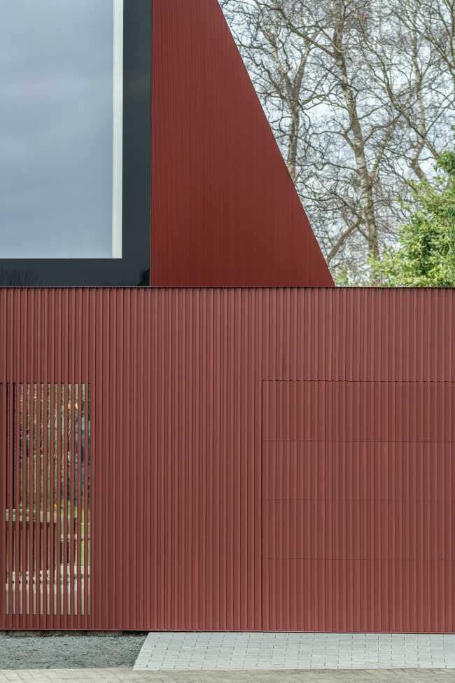 Transformer un garage en une confortable pièce de jardin pour profiter du temps libre