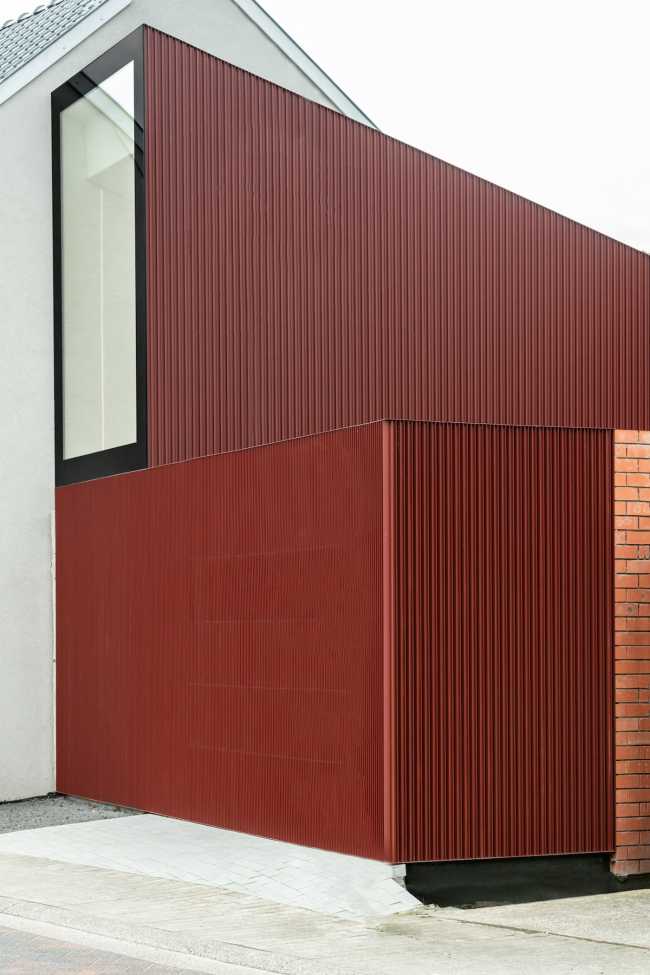 Transformer un garage en une confortable pièce de jardin pour profiter du temps libre