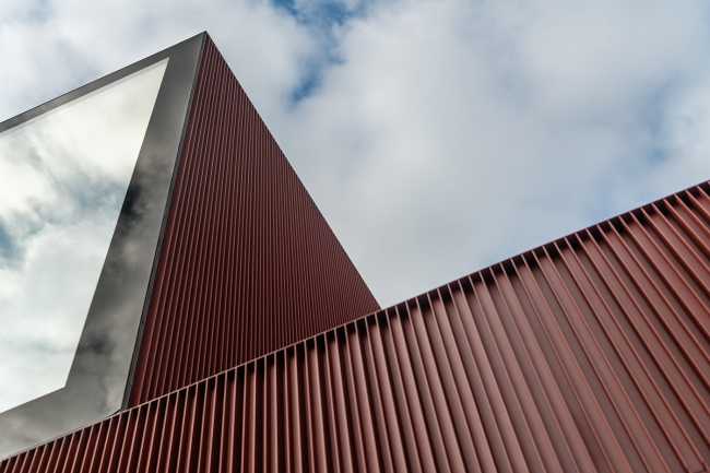 Transformer un garage en une confortable pièce de jardin pour profiter du temps libre