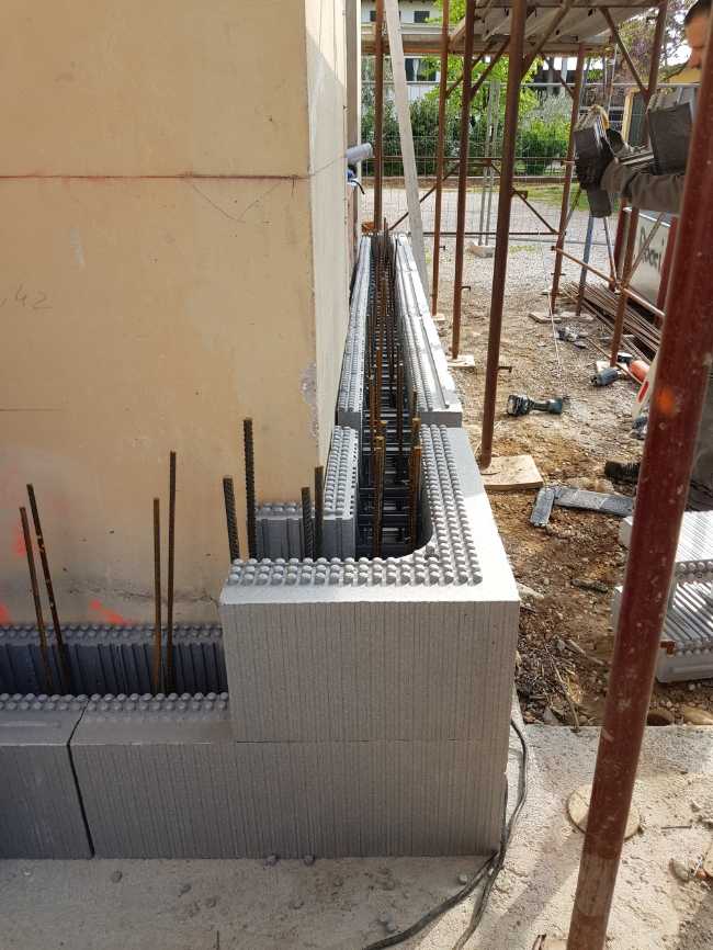 Edificio residenziale a Pederobba. Adeguamento strutturale e riqualificazione energetica