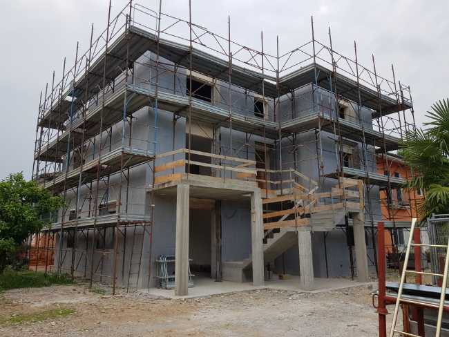 Edificio residenziale a Pederobba. Adeguamento strutturale e riqualificazione energetica