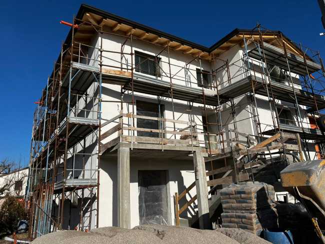 Edificio residenziale a Pederobba. Adeguamento strutturale e riqualificazione energetica