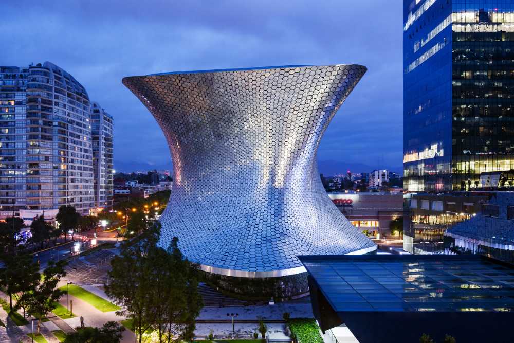 The iconic Soumaya Museum and its shiny steel tile facade