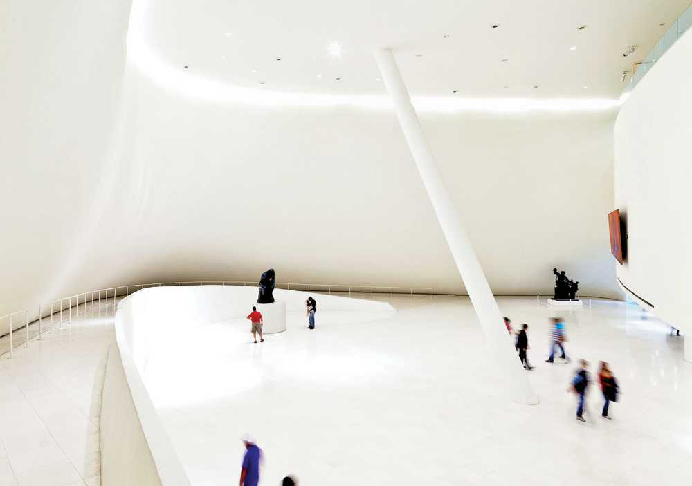 The iconic Soumaya Museum and its shiny steel tile facade