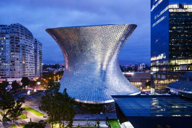 The iconic Soumaya Museum and its shiny steel tile facade