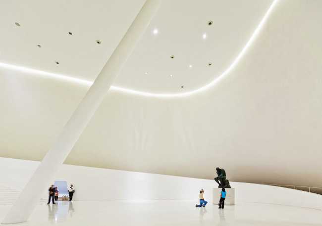 The iconic Soumaya Museum and its shiny steel tile facade.