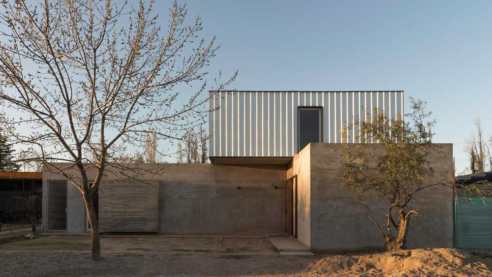 Living in the incomplete space: CPJ House
