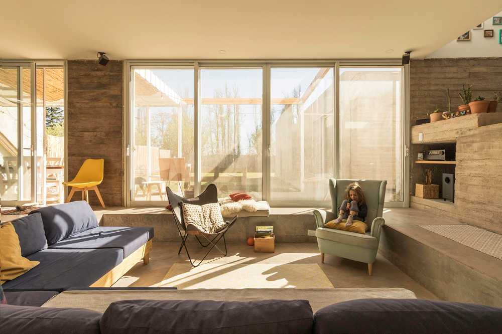 Living in the incomplete space: CPJ House