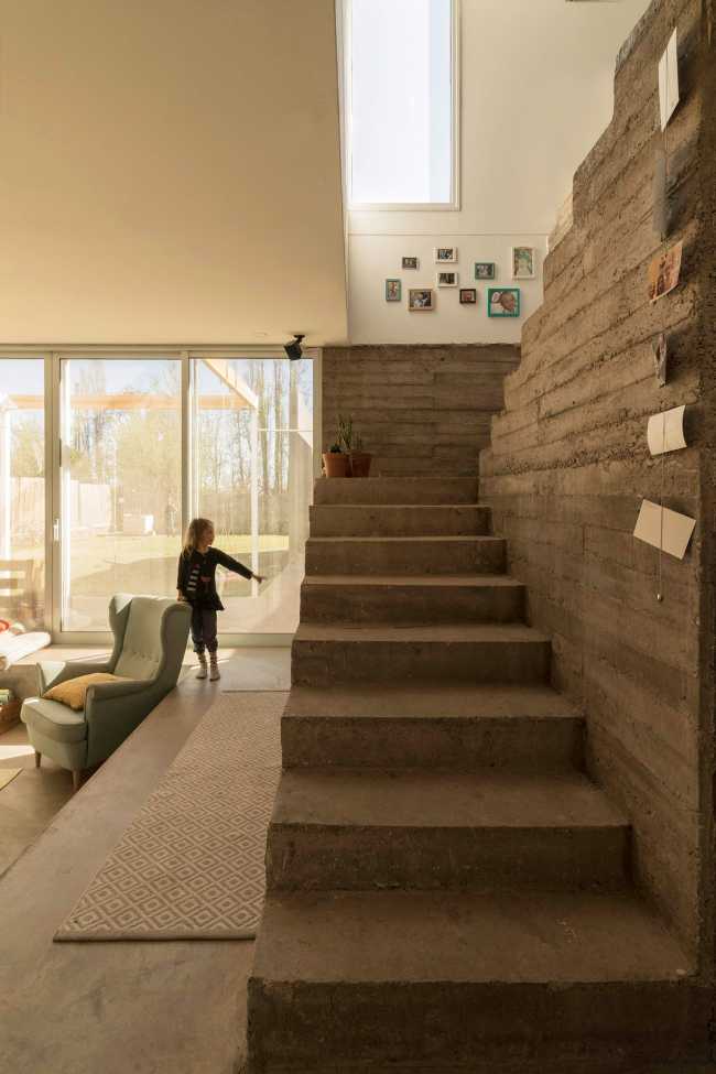 Living in the incomplete space: CPJ House