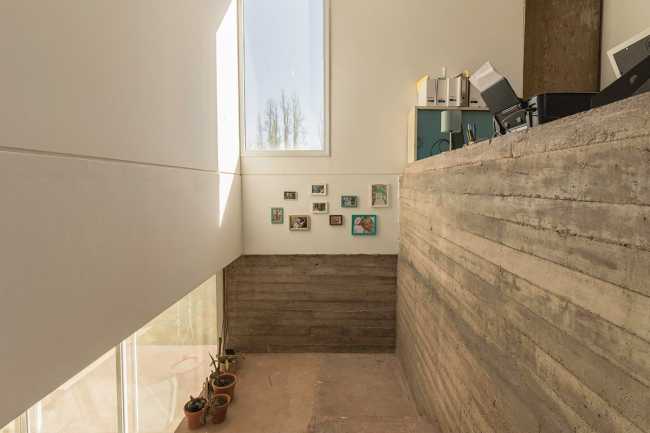 Living in the incomplete space: CPJ House