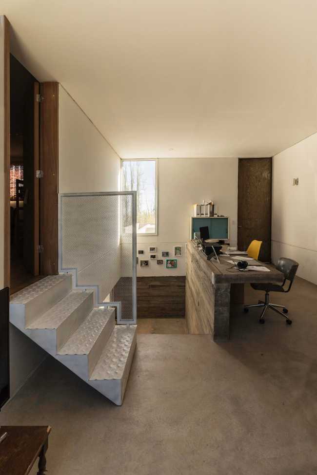 Living in the incomplete space: CPJ House