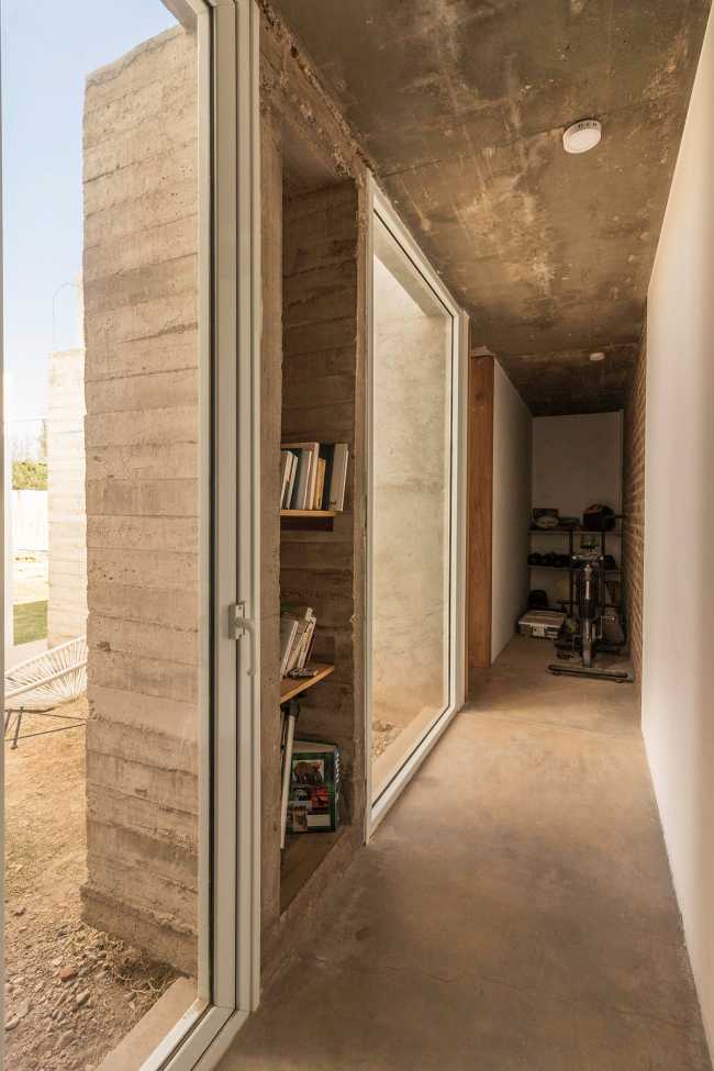 Living in the incomplete space: CPJ House