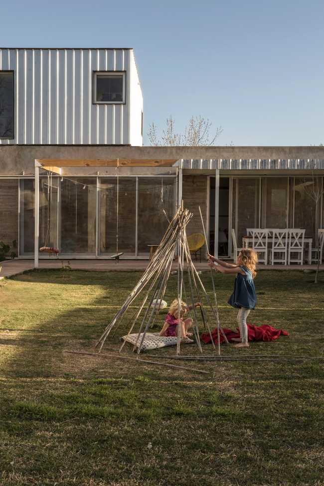 Living in the incomplete space: CPJ House