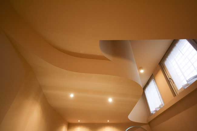 Interior Design and Branding for the Cannoncino pastry shop with sinuous shapes