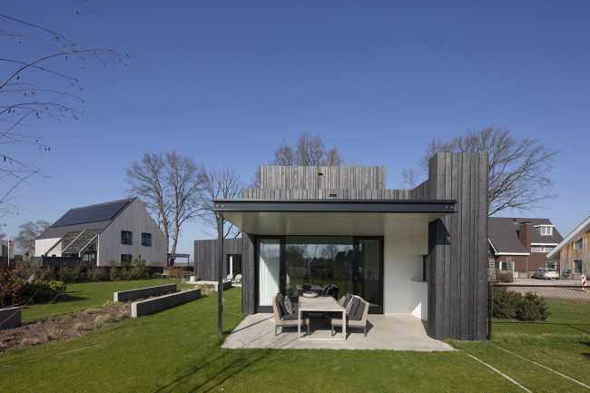 Burnt wood and an energetic neutrality in the silky Dutch Black House