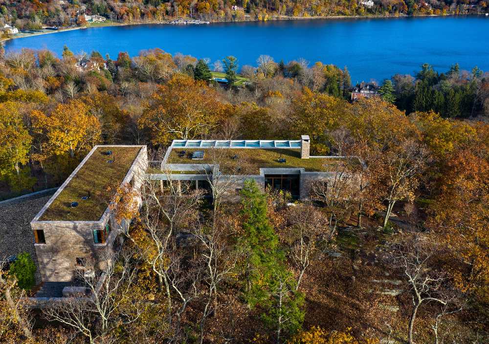 The chameleon-like Sterling Forest House which blends into the environment