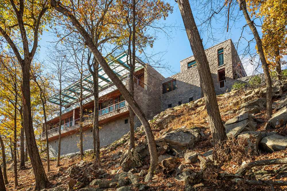 La maison de Sterling Forest, caméléon par sa capacité à se fondre dans son environnement