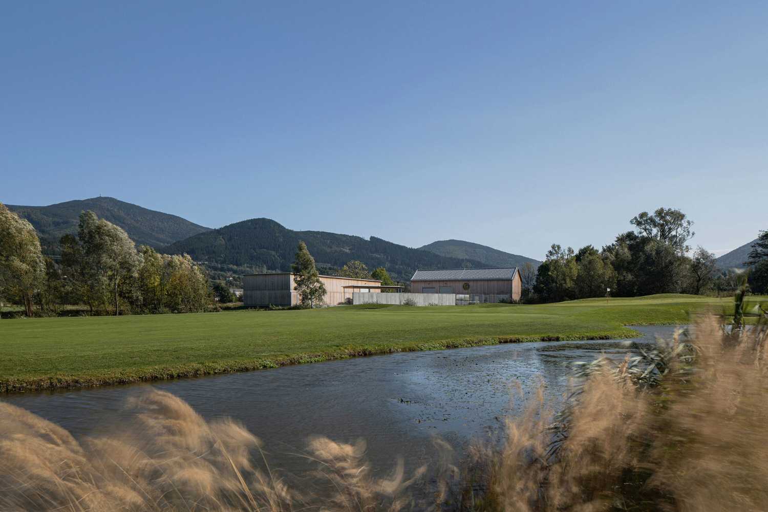 Challenging architecture with three buildings and a courtyard at the Golf & Ski Resort in Ostravice: maintenance properties transformed through wood design