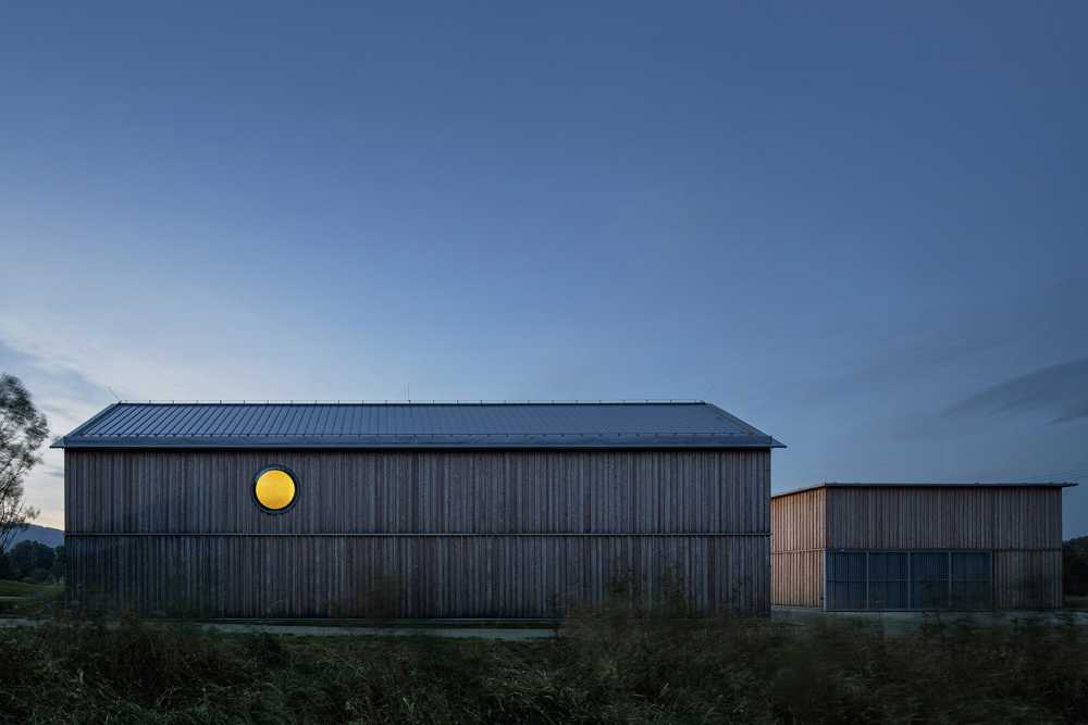 Challenging architecture with three buildings and a courtyard at the Golf & Ski Resort in Ostravice: maintenance properties transformed through wood design