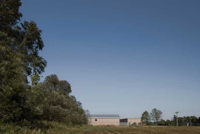 Challenging architecture with three buildings and a courtyard at the Golf & Ski Resort in Ostravice: maintenance properties transformed through wood design