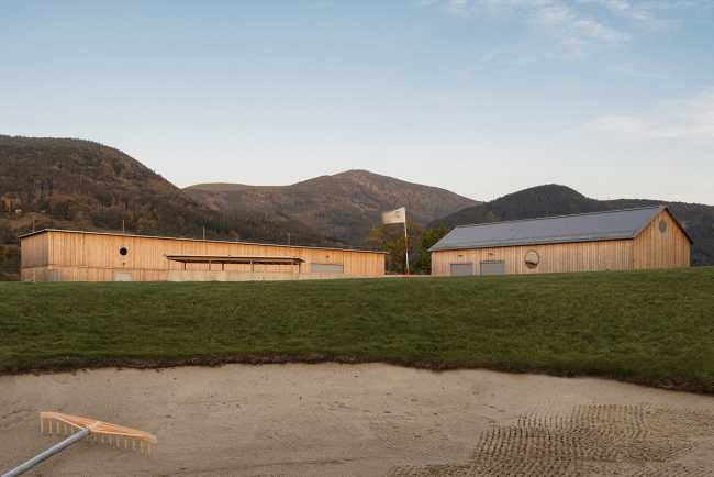 Challenging architecture with three buildings and a courtyard at the Golf & Ski Resort in Ostravice: maintenance properties transformed through wood design