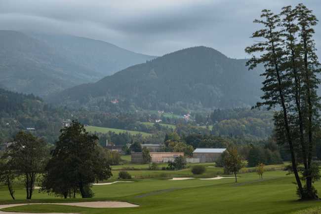 Challenging architecture with three buildings and a courtyard at the Golf & Ski Resort in Ostravice: maintenance properties transformed through wood design