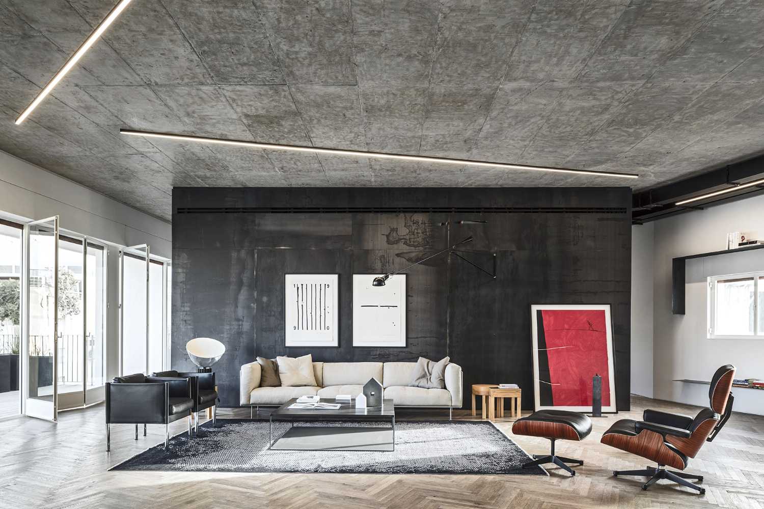 House-art showcase in the former Zamenhof Clinic in Tel Aviv: a Bauhaus-style loft