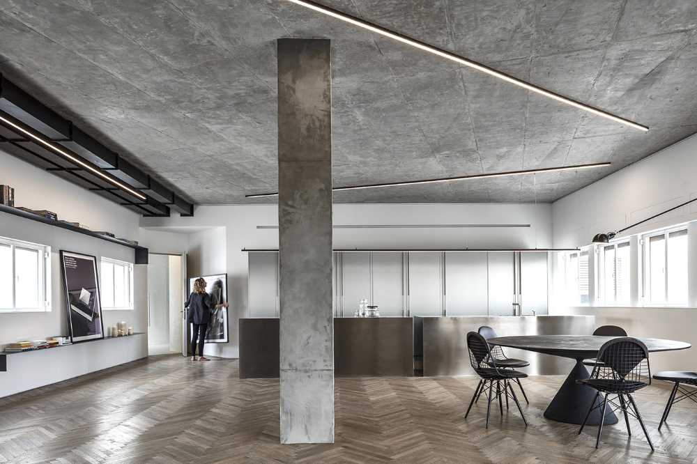 Maison d'exposition d'art dans l'ancienne clinique Zamenhof de Tel Aviv: un loft de style Bauhaus