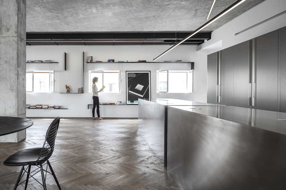 Maison d'exposition d'art dans l'ancienne clinique Zamenhof de Tel Aviv: un loft de style Bauhaus