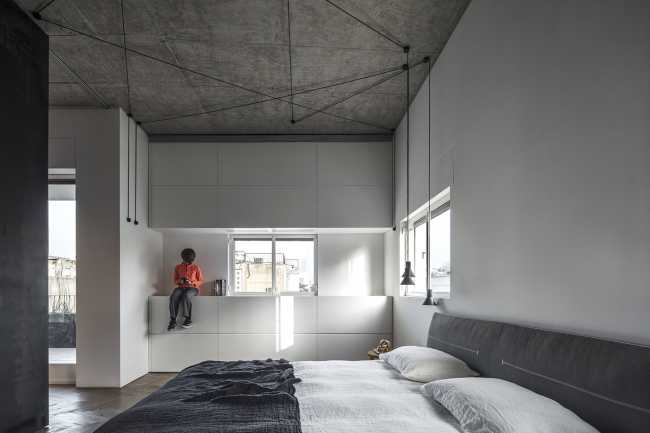 House-art showcase in the former Zamenhof Clinic in Tel Aviv: a Bauhaus-style loft