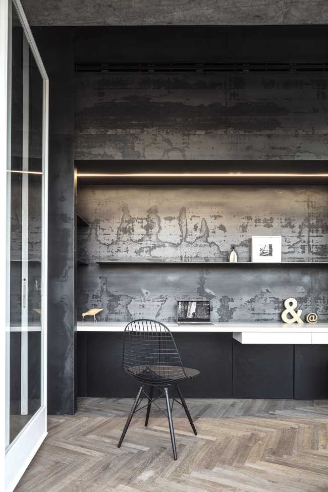 House-art showcase in the former Zamenhof Clinic in Tel Aviv: a Bauhaus-style loft