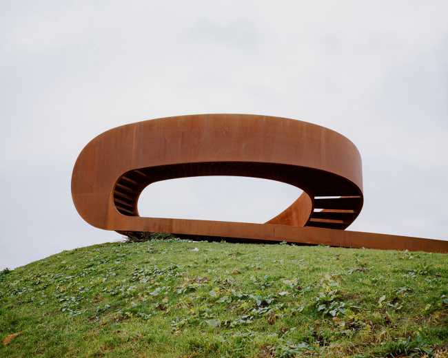 The Elastic Perspective: un sentiero che si fa scultura, tra continuità ed infinito