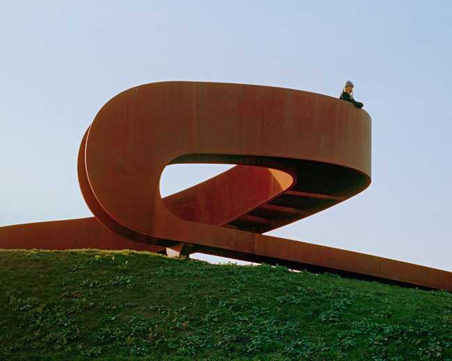 The Elastic Perspective: un sentiero che si fa scultura, tra continuità ed infinito