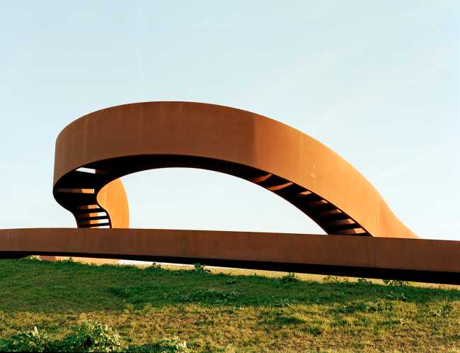 The Elastic Perspective: un sentiero che si fa scultura, tra continuità ed infinito