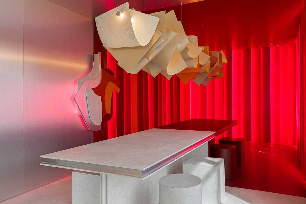 The heart plane, pure reflection of a myriad of emotions