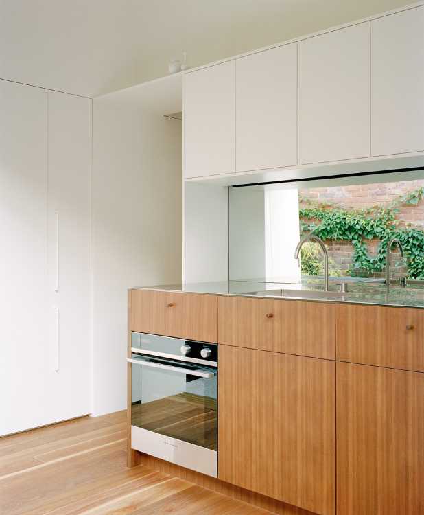 Casa JJ nella periferia di Sydney. Recupero di un vecchio cottage