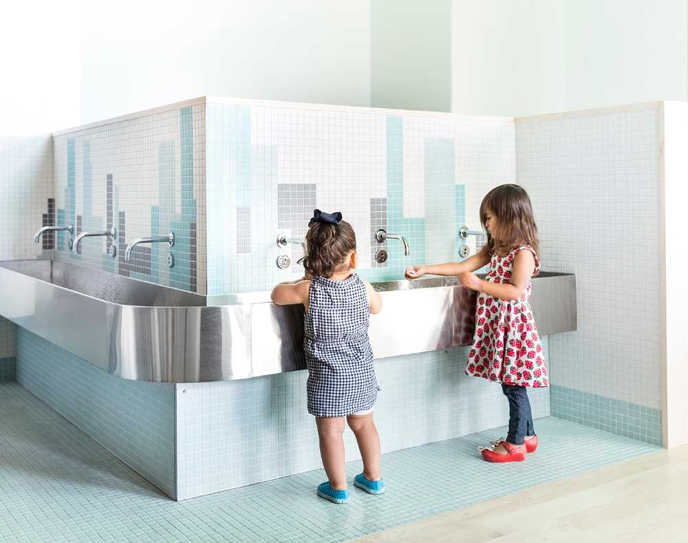 Mi Casita, la scuola dagli interni turchesi di New York