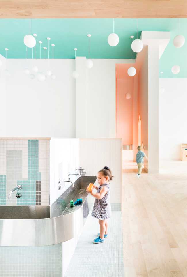 Mi Casita, la scuola dagli interni turchesi di New York