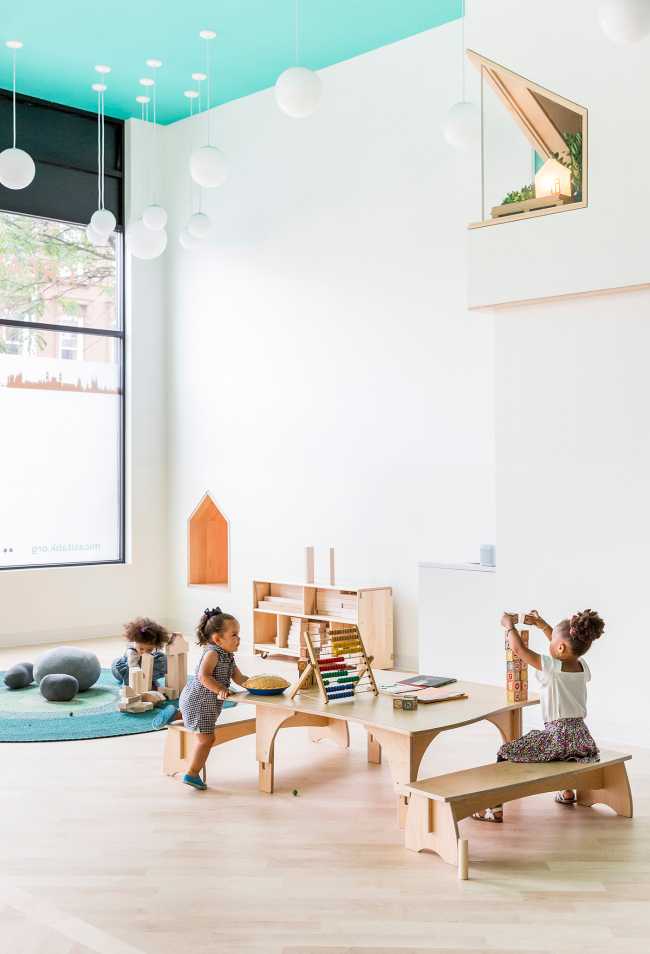 Mi Casita, la scuola dagli interni turchesi di New York