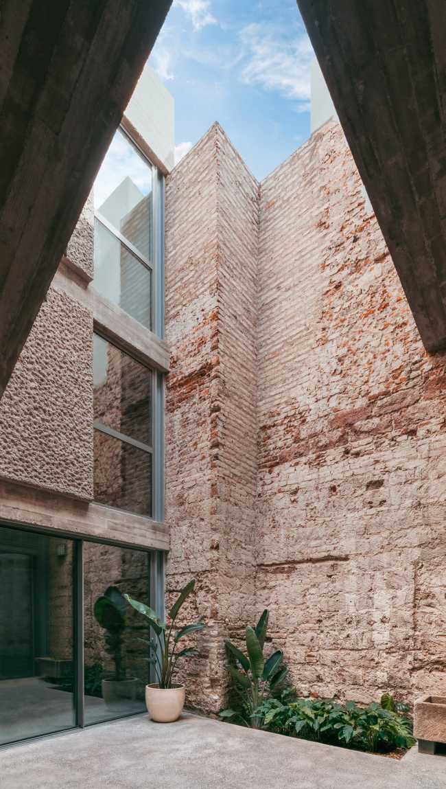Casa La Toscalera. The evolution of a traditional Canarian house-patio but without erasing the essence of the place