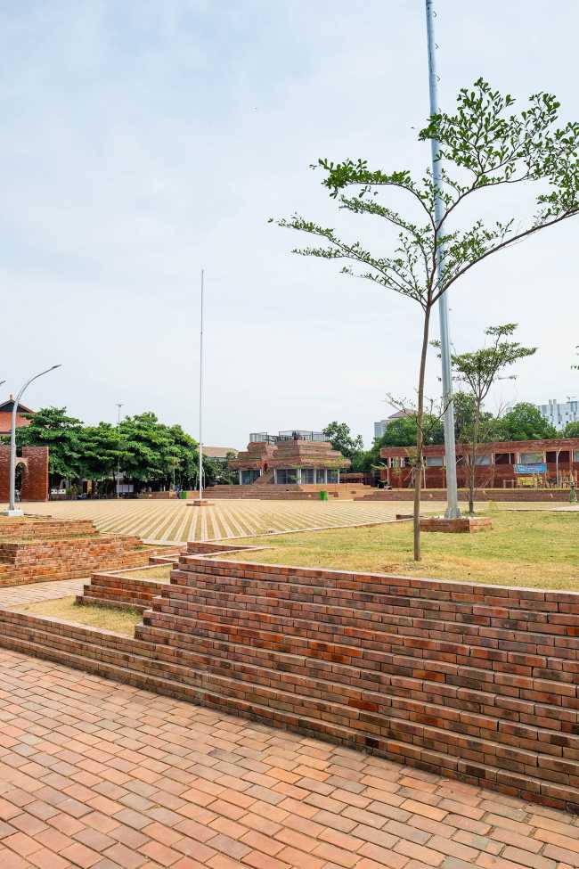 Piazza Alun-alun Kejaksan: un luogo di ritrovo tra bisogni mondani e spirituali