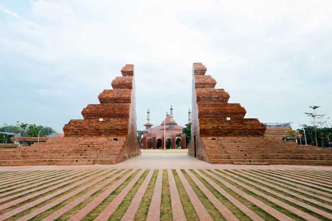Piazza Alun-alun Kejaksan: un luogo di ritrovo tra bisogni mondani e spirituali