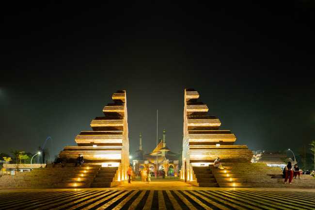 Piazza Alun-alun Kejaksan: un luogo di ritrovo tra bisogni mondani e spirituali