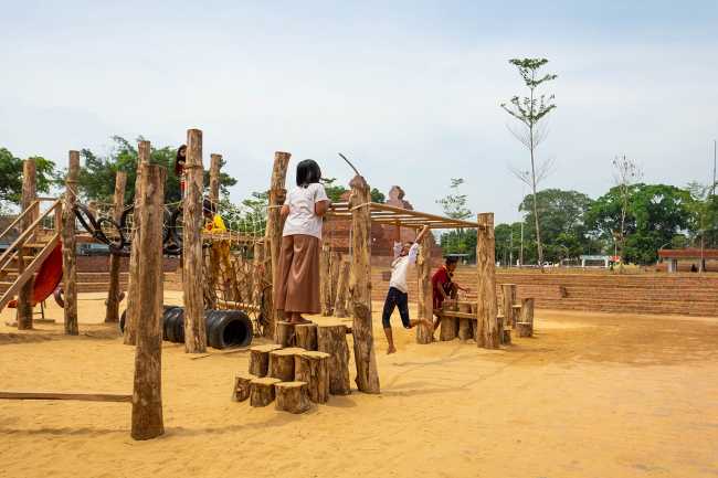 Piazza Alun-alun Kejaksan: un luogo di ritrovo tra bisogni mondani e spirituali