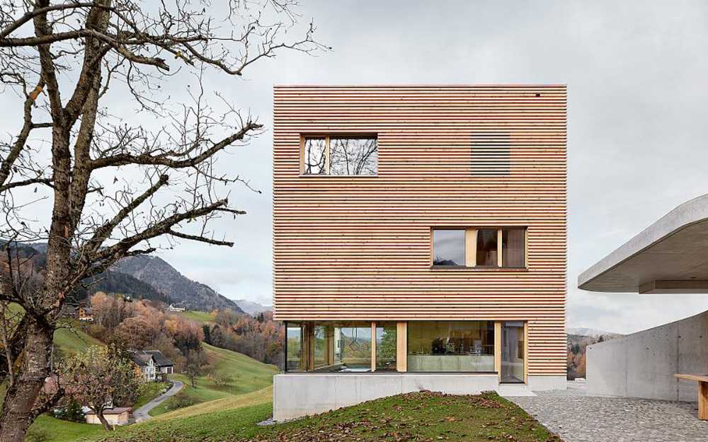 A wooden tower-house as a contemporary and sustainable answer to the traditional farms